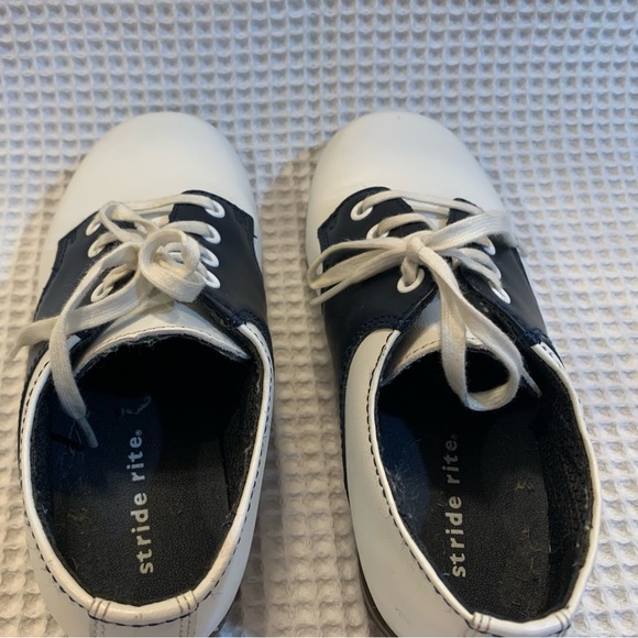 Stride Rite Classic Leather Saddle Shoes Navy and White size 10.5. - Picture 5 of 6